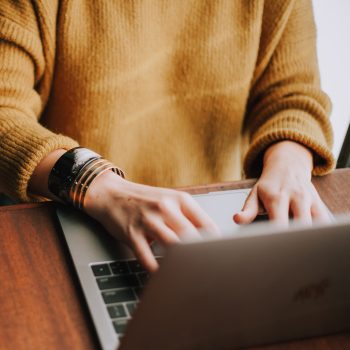 schedule-online-christin-hume-unsplash schedule-online-christin-hume-unsplash